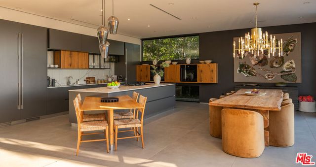 1632 Stradella Road, Los Angeles, CA 90077