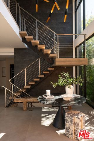 1632 Stradella Road, Los Angeles, CA 90077