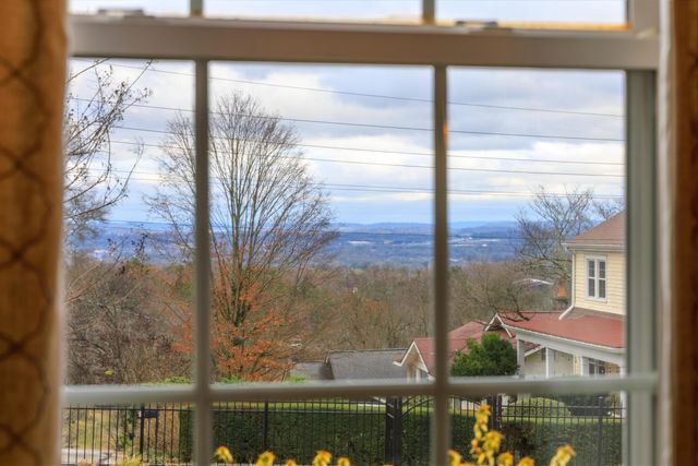 301 Ridge Avenue, Chattanooga, TN 37404