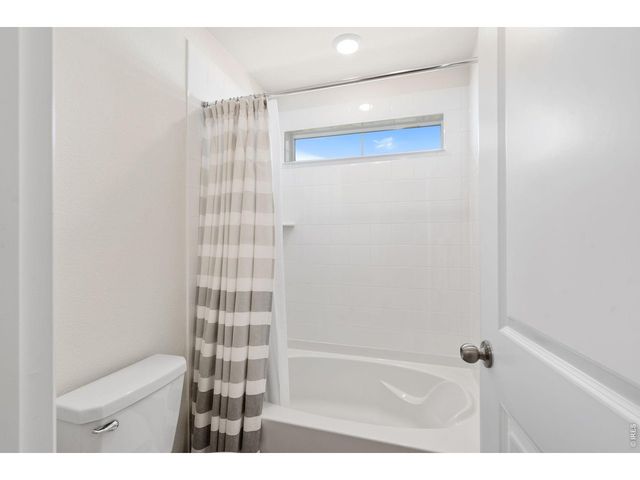 569 Navion Ln, Fort Collins, CO 80524