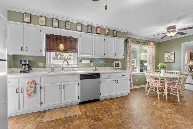 700 LANCELOT LN, Collierville, TN 38017