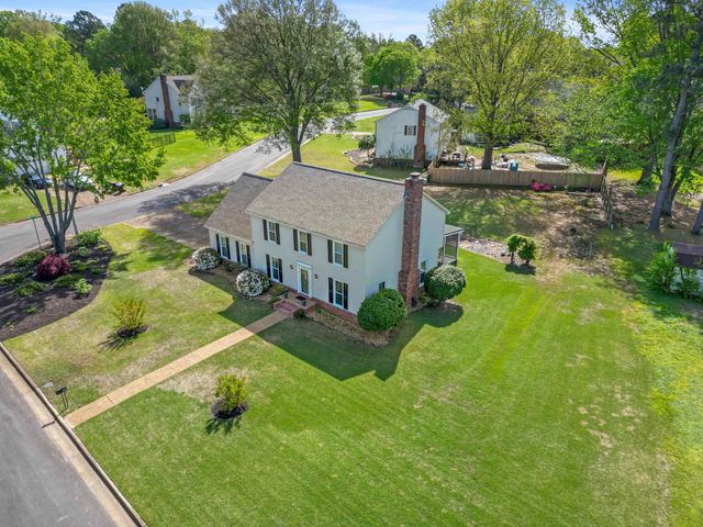 700 LANCELOT LN, Collierville, TN 38017