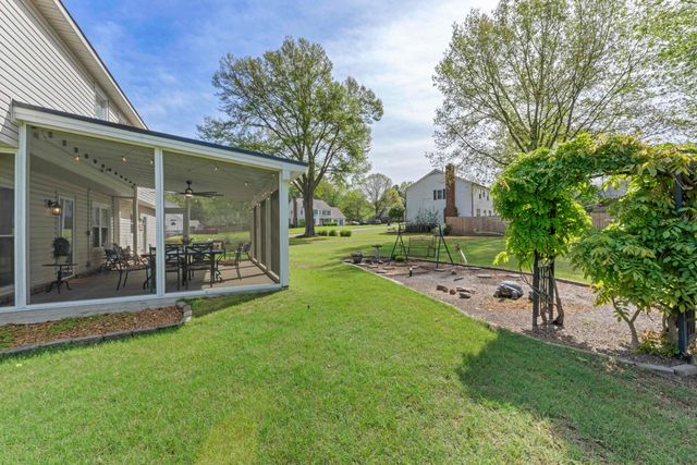 700 LANCELOT LN, Collierville, TN 38017