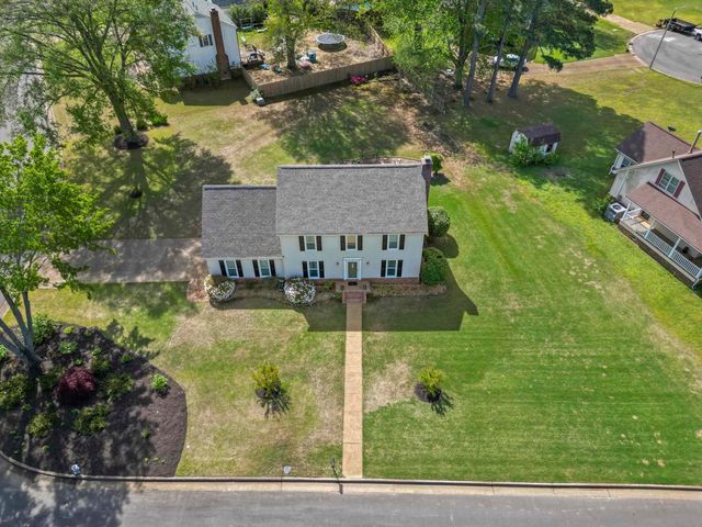 700 LANCELOT LN, Collierville, TN 38017