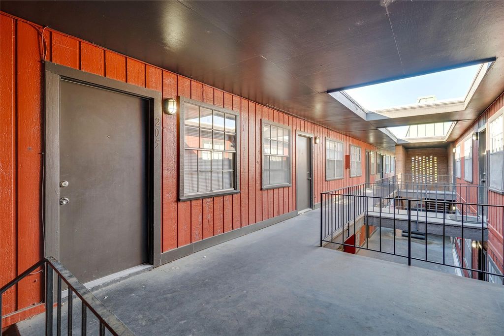 307 E 31st ST 204, Austin, TX 78705