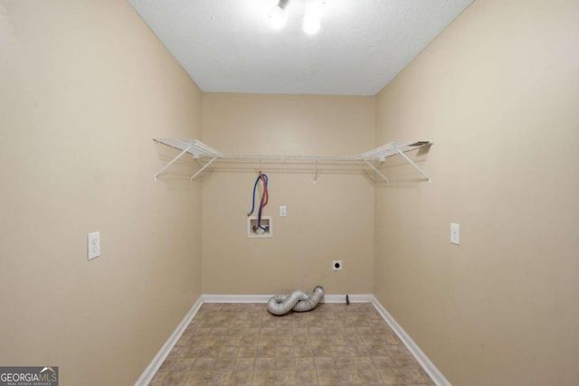 3971 Woodbridge Drive, Snellville, GA 30039