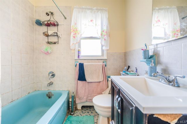 76-04 167th Street, Fresh Meadows, NY 11366