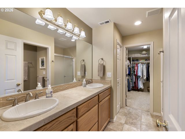14917 Se BRACKENBUSH Rd, Clackamas, OR 97015