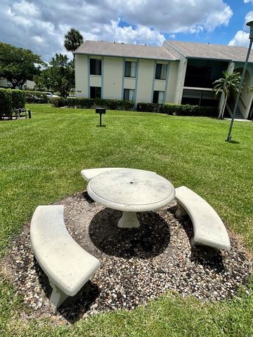 1113 Green Pine Blvd H2, West Palm Beach, FL 33409