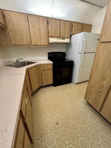 1113 Green Pine Blvd H2, West Palm Beach, FL 33409