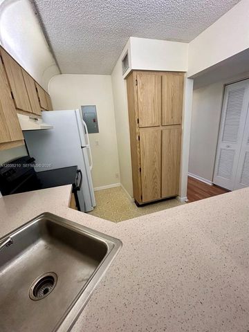 1113 Green Pine Blvd H2, West Palm Beach, FL 33409