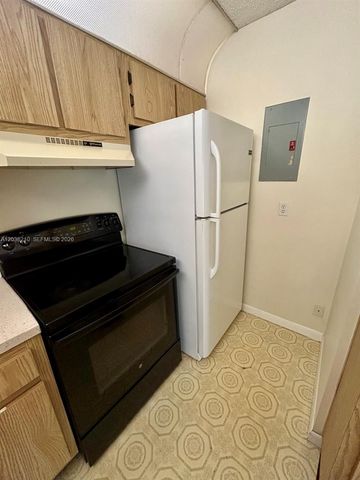 1113 Green Pine Blvd H2, West Palm Beach, FL 33409