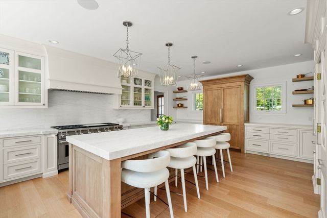4 Wilson's Way, Dover, MA 02030