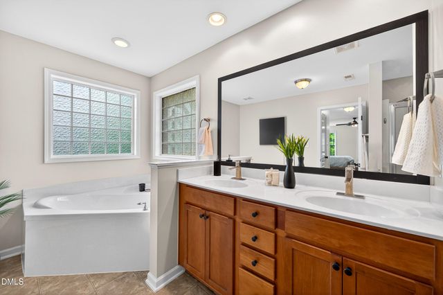 105 Oakbeech Court, Holly Springs, NC 27540