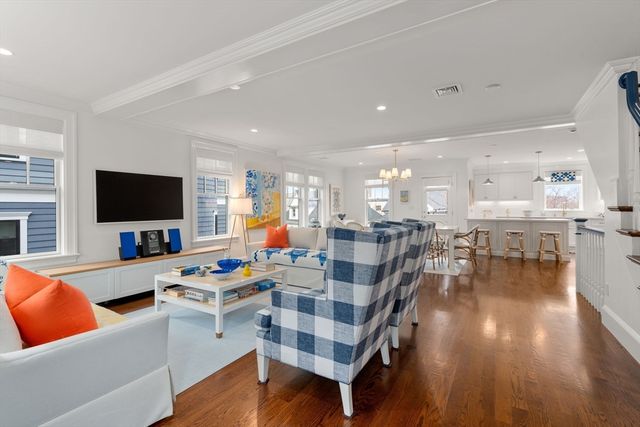 27 Summit Ave 27, Brookline, MA 02445