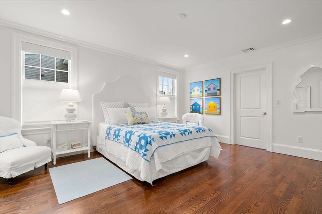 27 Summit Ave 27, Brookline, MA 02445