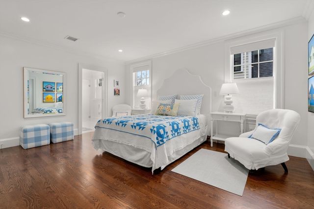 27 Summit Ave 27, Brookline, MA 02445