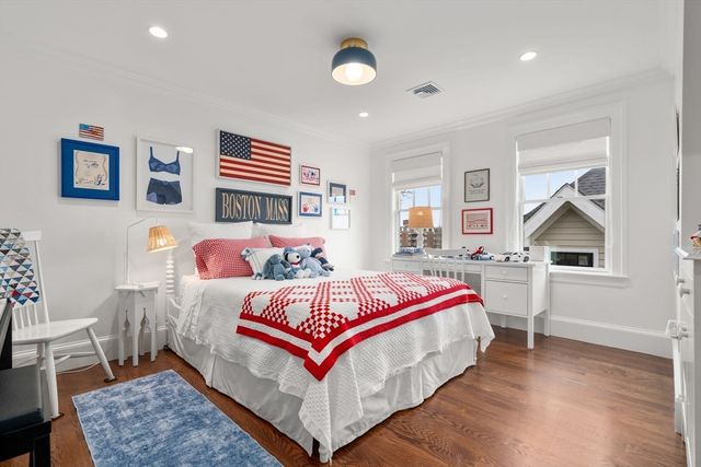 27 Summit Ave 27, Brookline, MA 02445