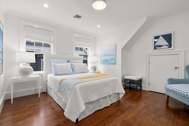 27 Summit Ave 27, Brookline, MA 02445