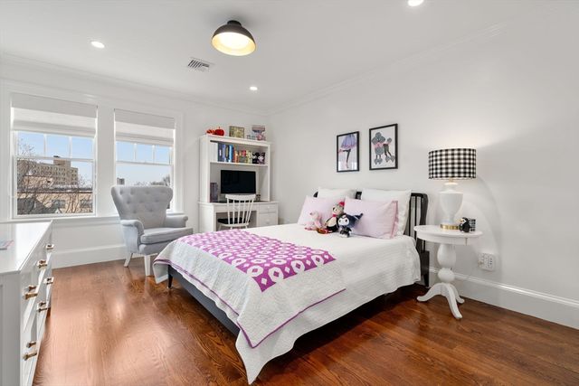 27 Summit Ave 27, Brookline, MA 02445