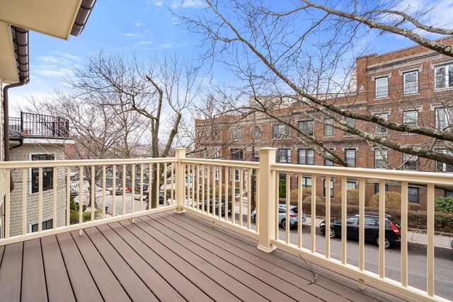 27 Summit Ave 27, Brookline, MA 02445