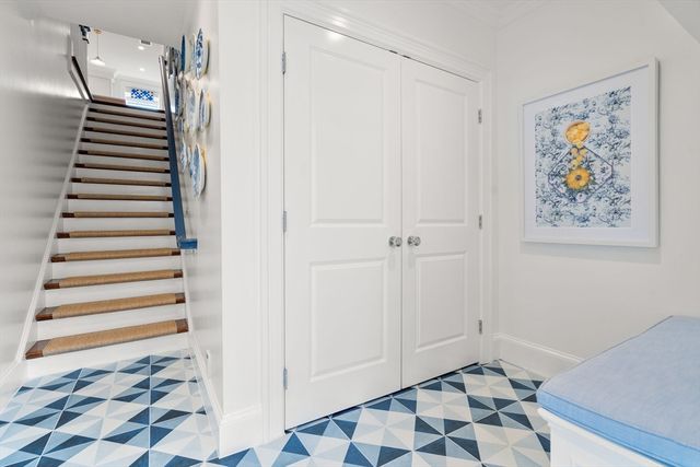 27 Summit Ave 27, Brookline, MA 02445