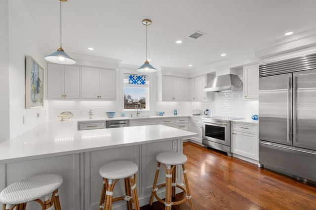 27 Summit Ave 27, Brookline, MA 02445