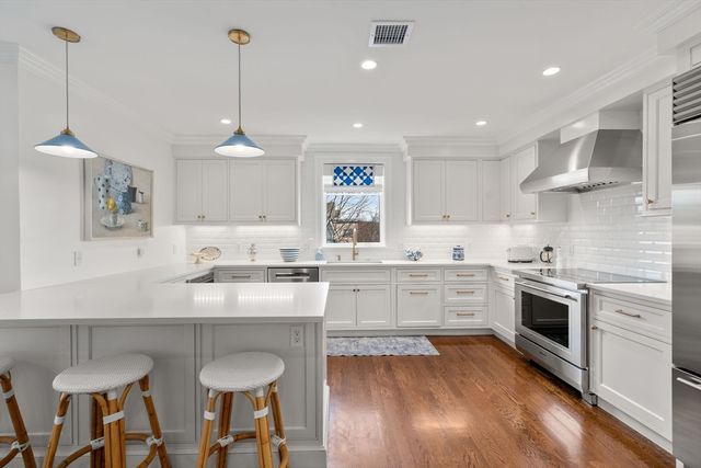 27 Summit Ave 27, Brookline, MA 02445