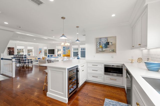 27 Summit Ave 27, Brookline, MA 02445