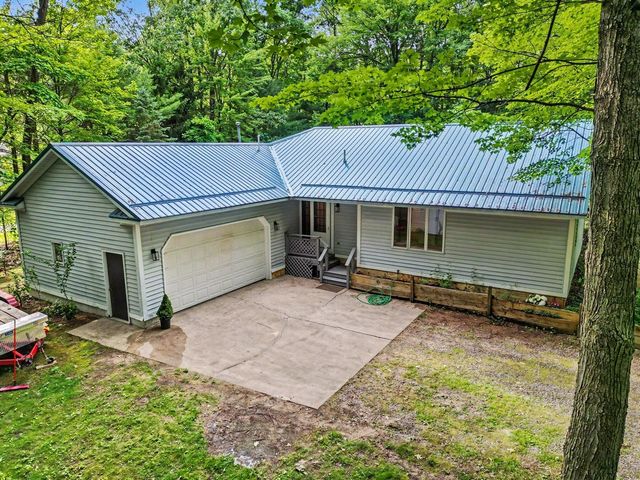 6473 Windwood Drive, Fruitport, MI 49415