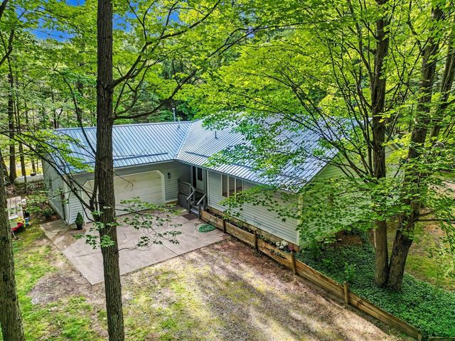 6473 Windwood Drive, Fruitport, MI 49415