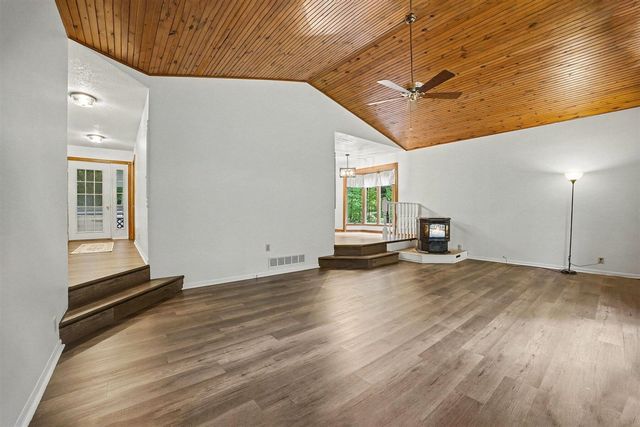 6473 Windwood Drive, Fruitport, MI 49415
