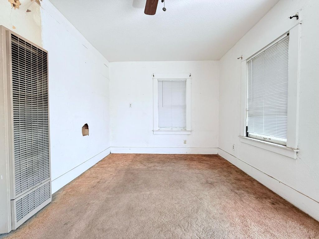 Image 3 of property listing at 2531 C Street, Selma, CA 93662