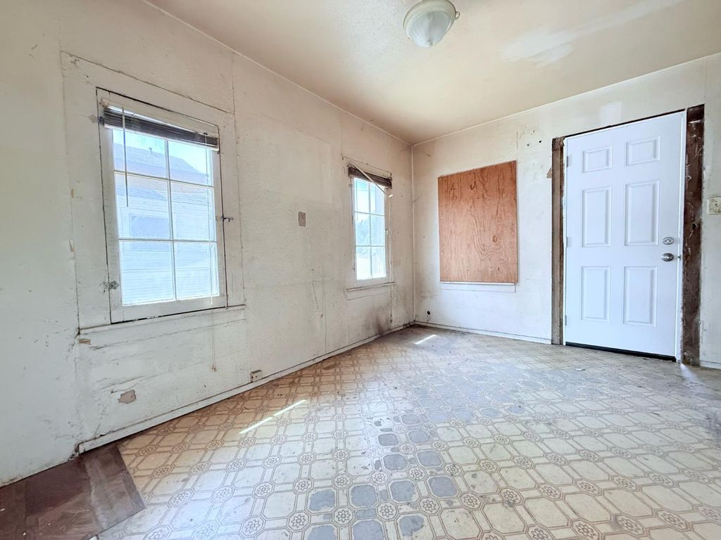 Image 5 of property listing at 2531 C Street, Selma, CA 93662