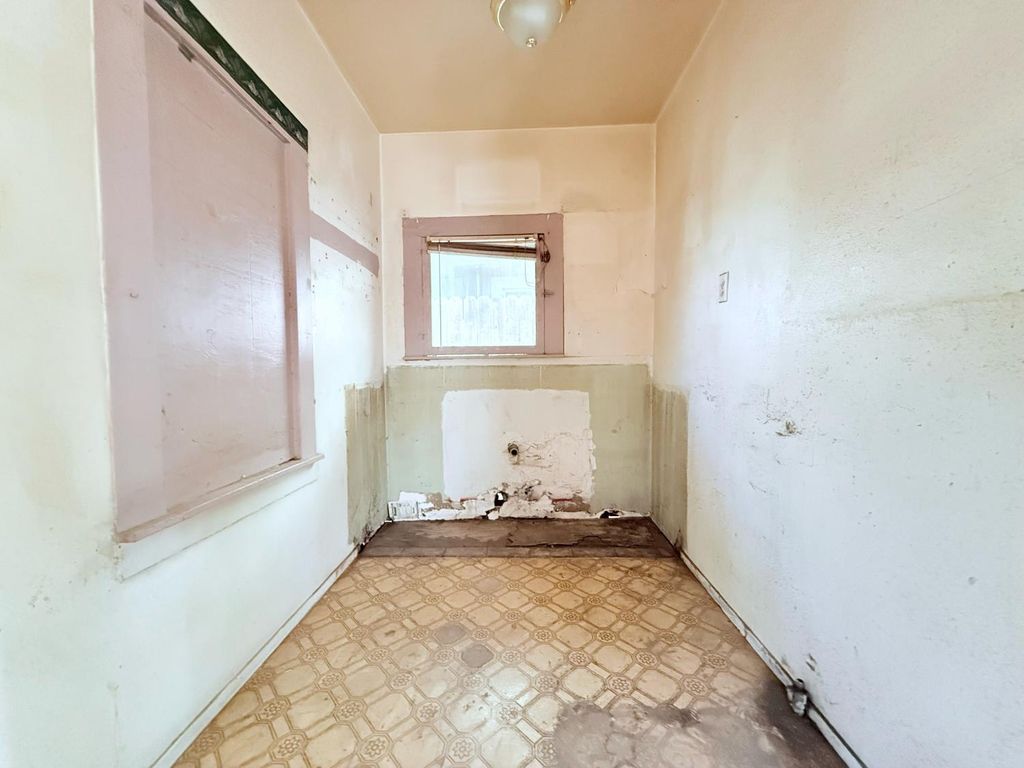 Image 6 of property listing at 2531 C Street, Selma, CA 93662