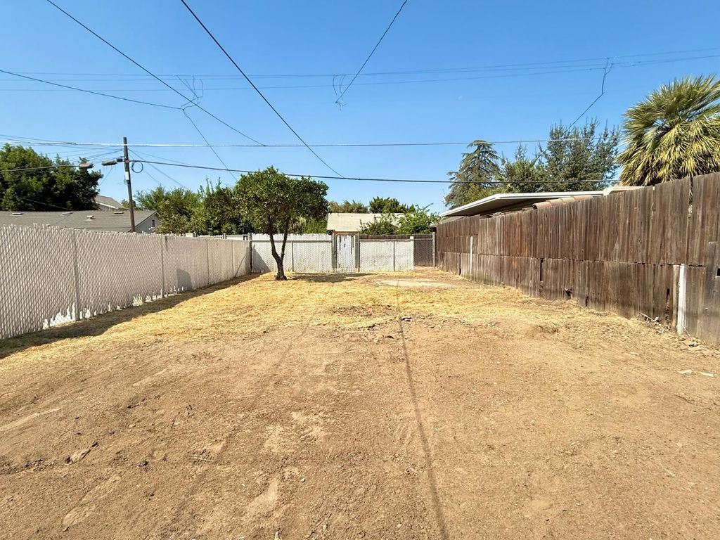 Image 7 of property listing at 2531 C Street, Selma, CA 93662