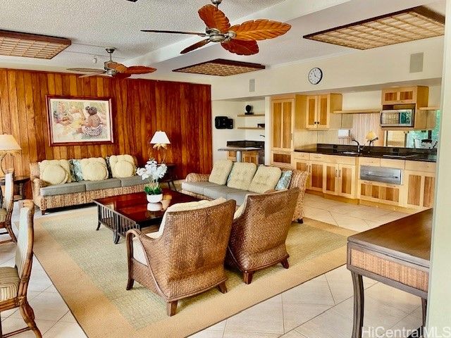 250 Kawaihae Street 17D, Honolulu, HI 96825