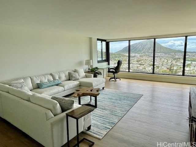 250 Kawaihae Street 17D, Honolulu, HI 96825