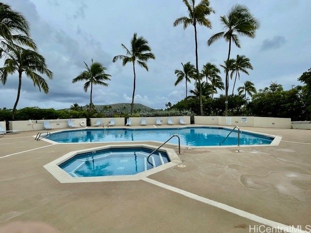 250 Kawaihae Street 17D, Honolulu, HI 96825