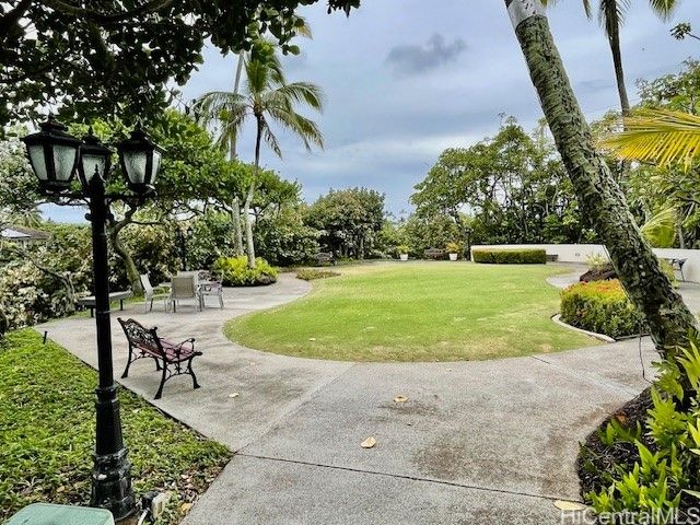 250 Kawaihae Street 17D, Honolulu, HI 96825