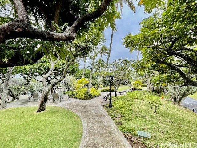 250 Kawaihae Street 17D, Honolulu, HI 96825