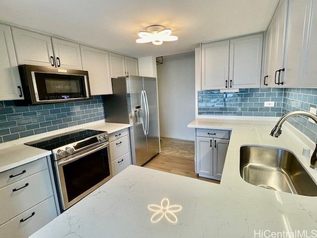 250 Kawaihae Street 17D, Honolulu, HI 96825