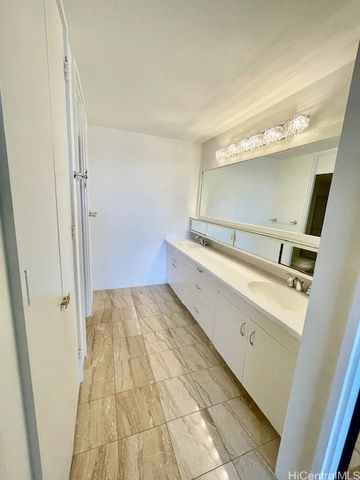 250 Kawaihae Street 17D, Honolulu, HI 96825