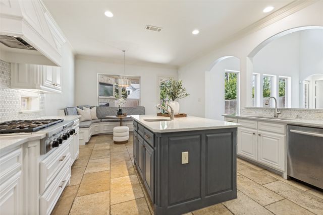 6729 Kenwood Avenue, Dallas, TX 75214