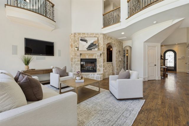 6729 Kenwood Avenue, Dallas, TX 75214