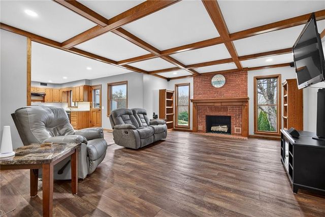 2103 NE 85th Road, St Joseph, MO 64507