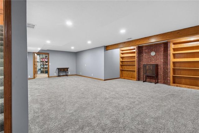 2103 NE 85th Road, St Joseph, MO 64507