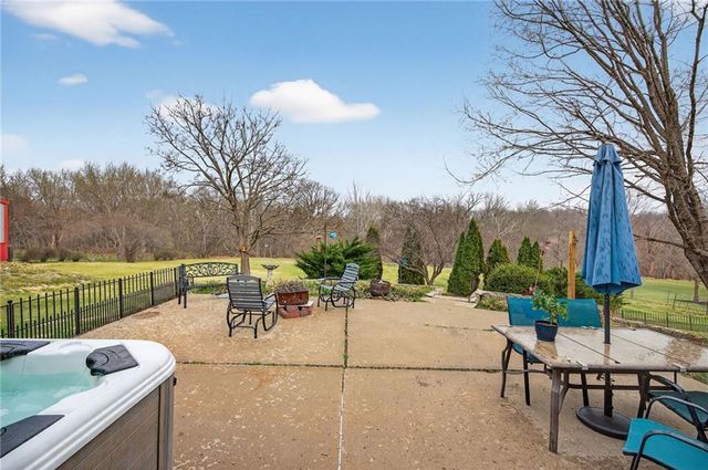 2103 NE 85th Road, St Joseph, MO 64507