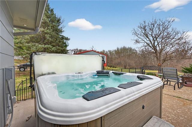 2103 NE 85th Road, St Joseph, MO 64507