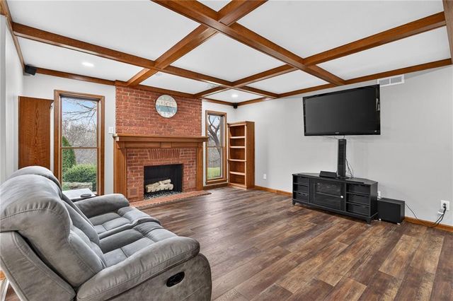 2103 NE 85th Road, St Joseph, MO 64507